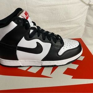 Nike Dunks Women’s Size 8 Brand new never worn